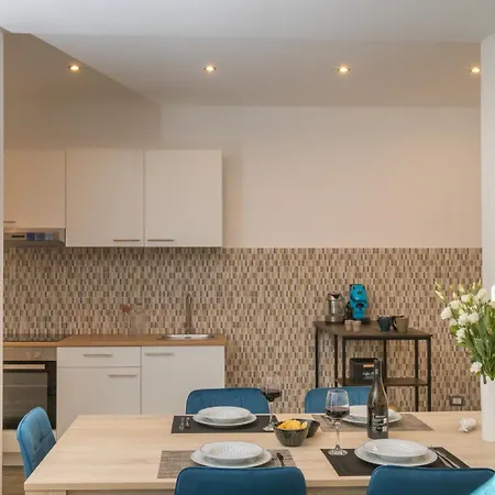 Aromaria Palace Apartman Palermo